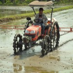 รถแทรกเตอร์ติดล้อเหล็ก