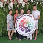 บรรยากาศหน้าตลาดดอกไม้ปากคลองตลาดใหม่