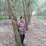 1.คุณชลอ-เสาวคนธ์-ชาวสวนยางพารา-จ.ระยอง-บนพื้นที่-40-ไร่