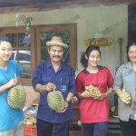 2.คุณสุรินทร์-อินทรวัฒนา-เกษตรกรผู้ปลูกทุเรียน-จ.ชุมพร-และครอบครัว