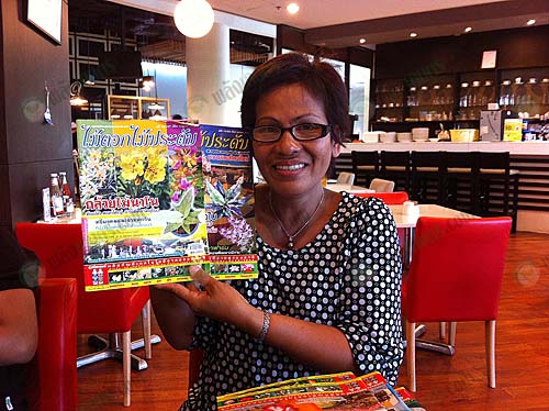 1.คุณปราณี-แมรี-กับหนังสือคู่มือในการทำสวน