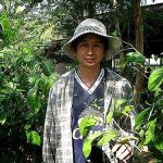 1.คุณบัณฑิต-ธรรมวาริน-เจ้าของฟาร์มไร่ปั้นเดือน
