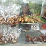 ผลิตภัณฑ์ของเนื้อจระเข้ที่เตรียมขาย