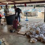 5.การแพ็คกุ้งส่งลูกค้า