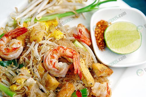 ผัดไทกุ้งสด