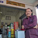 1.คุณสมศักดิ์ แก้ววิหค ผู้บริหารร้าน ก.กิจการเกษตร