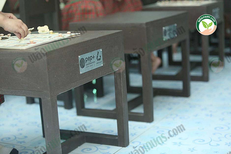 7.โต๊ะไม้เทียมผลิตจากพลาสติก MLP